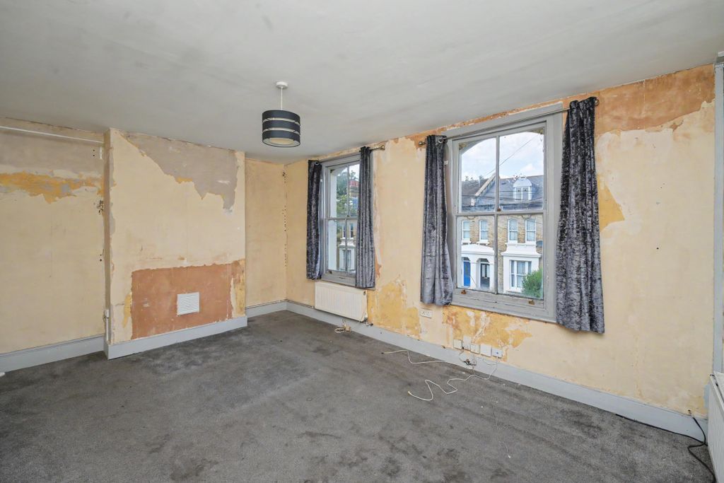 Property photo 2 of 9 8B Cressingham Road, Lewisham, London, Se13 5Ag