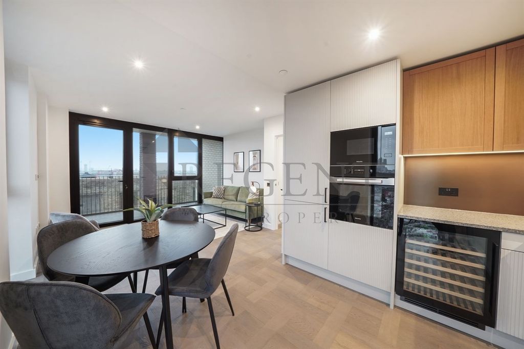 Property photo 3 of 21 Open Plan
