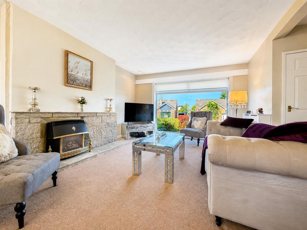 Property photo 2 of 14 Lounge