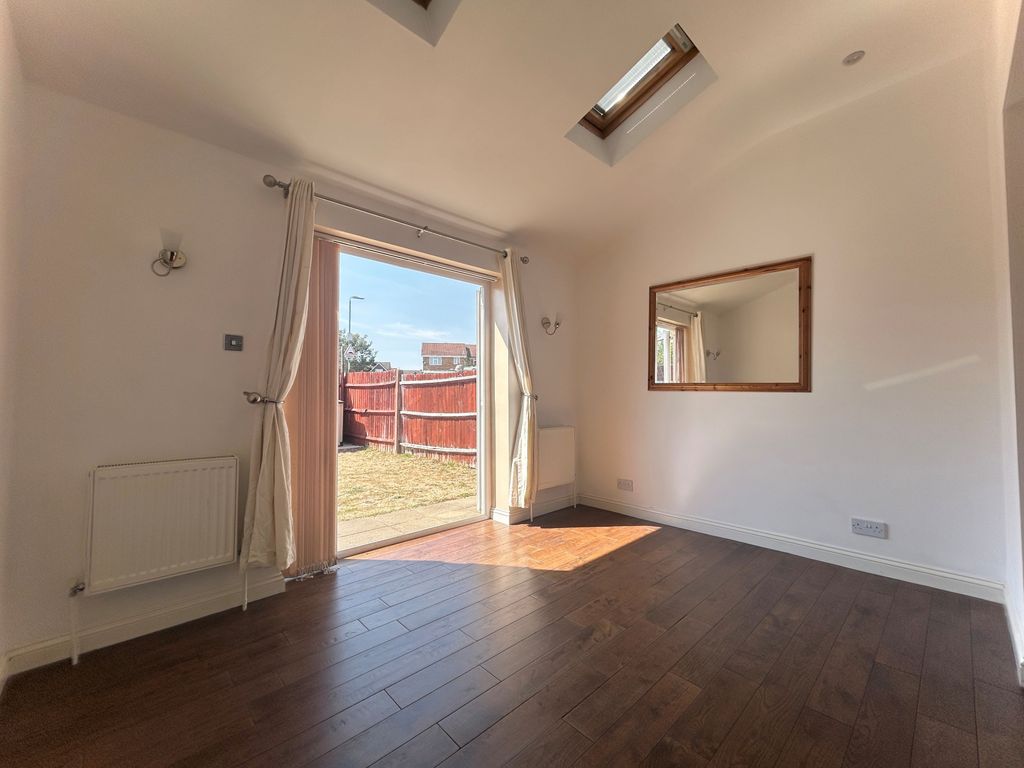 Property photo 2 of 16 5