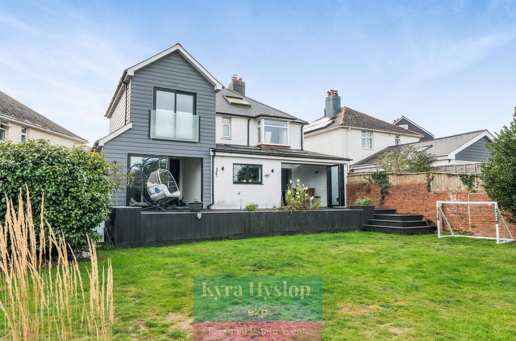 Property photo 1 of 32