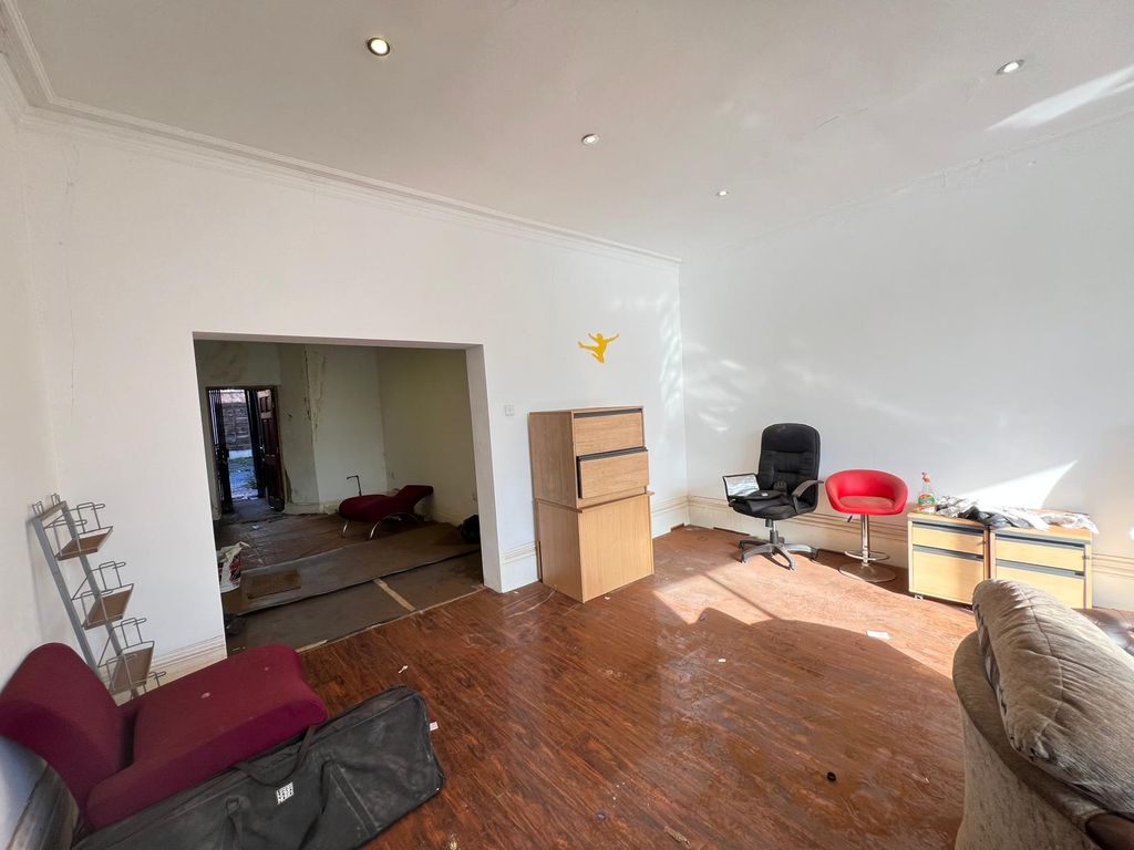 Property photo 3 of 17 Gallery