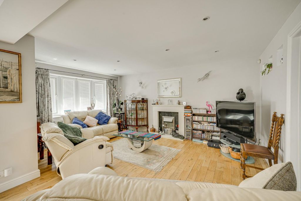 Property photo 2 of 26