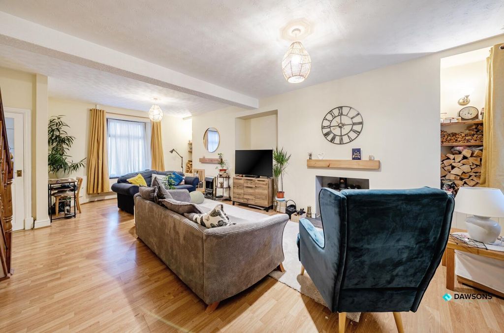 Property photo 2 of 25