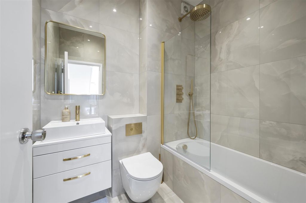 Property photo 2 of 19 86A, Melbury Gardens,14.Jpg
