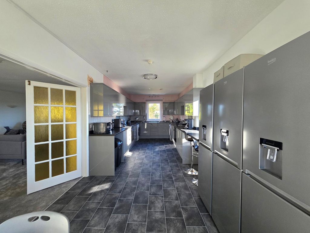 Property photo 3 of 14 Image