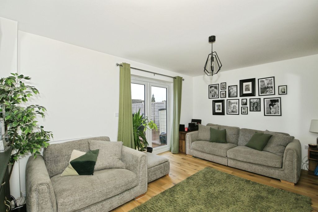 Property photo 3 of 20 Living Room