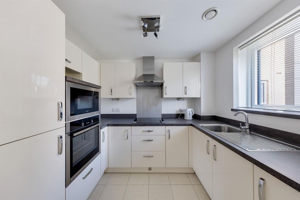 Property photo 2 of 15 09-69Bbpfmcs 18 The Clockhouse-25-Medium.Jpg