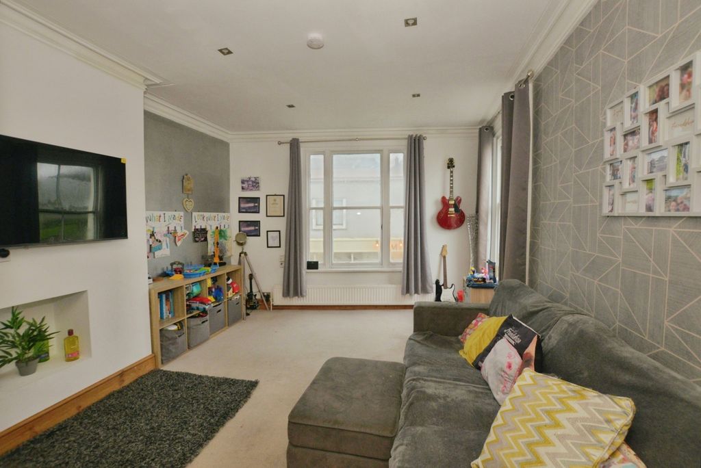 Property photo 3 of 13 Pbox-Img.Jpg