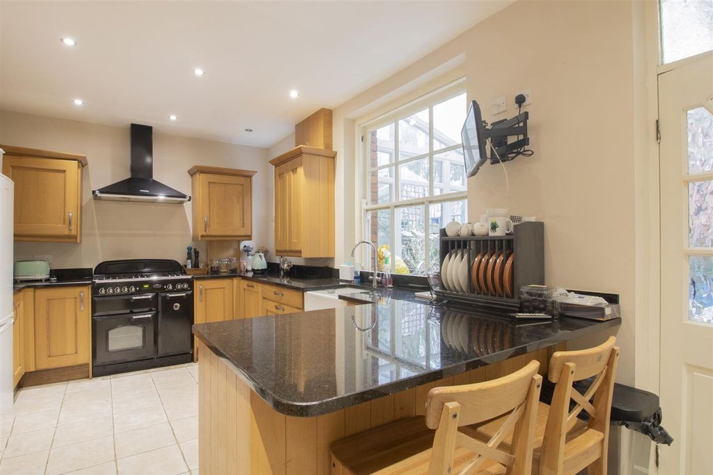 Property photo 3 of 28