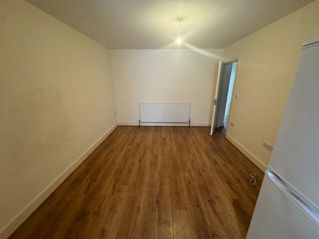 Property photo 3 of 5 Lounge
