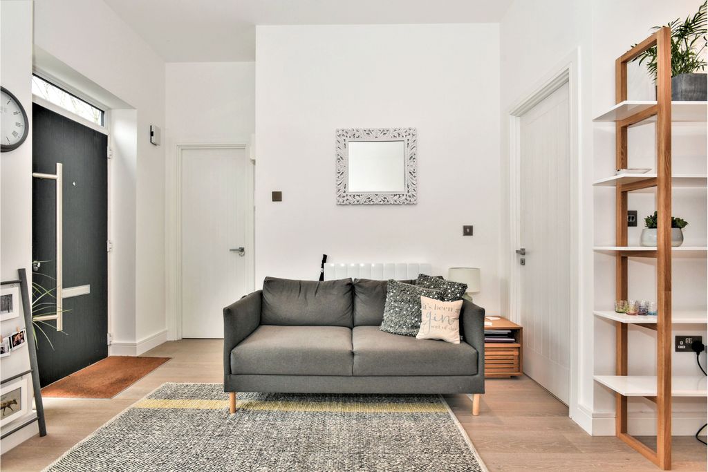 Property photo 2 of 7 6