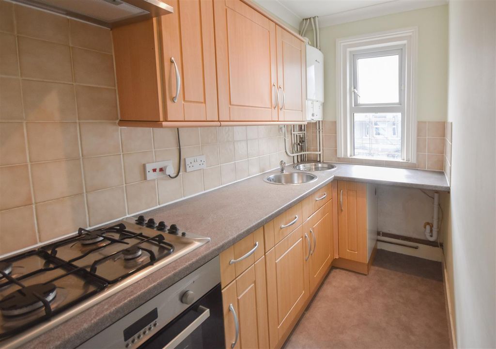 Property photo 2 of 10 Kitchen