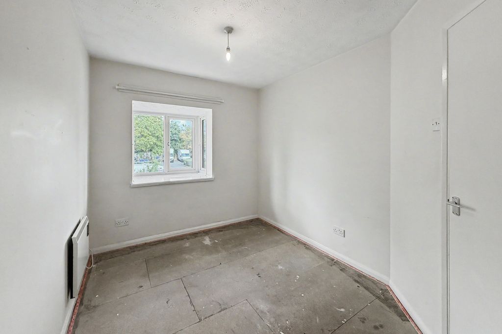 Property photo 2 of 15 Flat 211, Elmstead Avenue, Wembley Park, Greater London, Ha9 8Nu