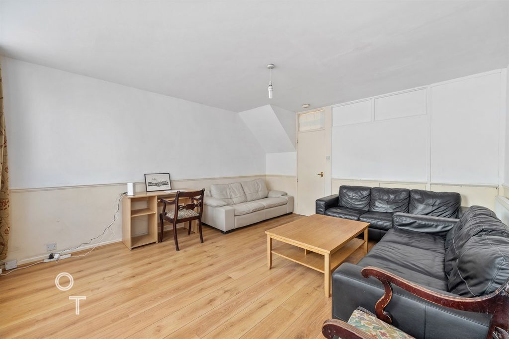 Property photo 2 of 8 Reception