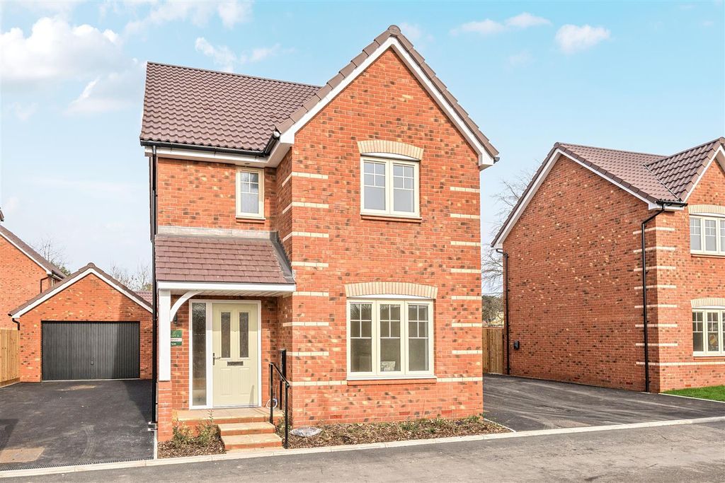 Property photo 1 of 18 Sherston.Jpg