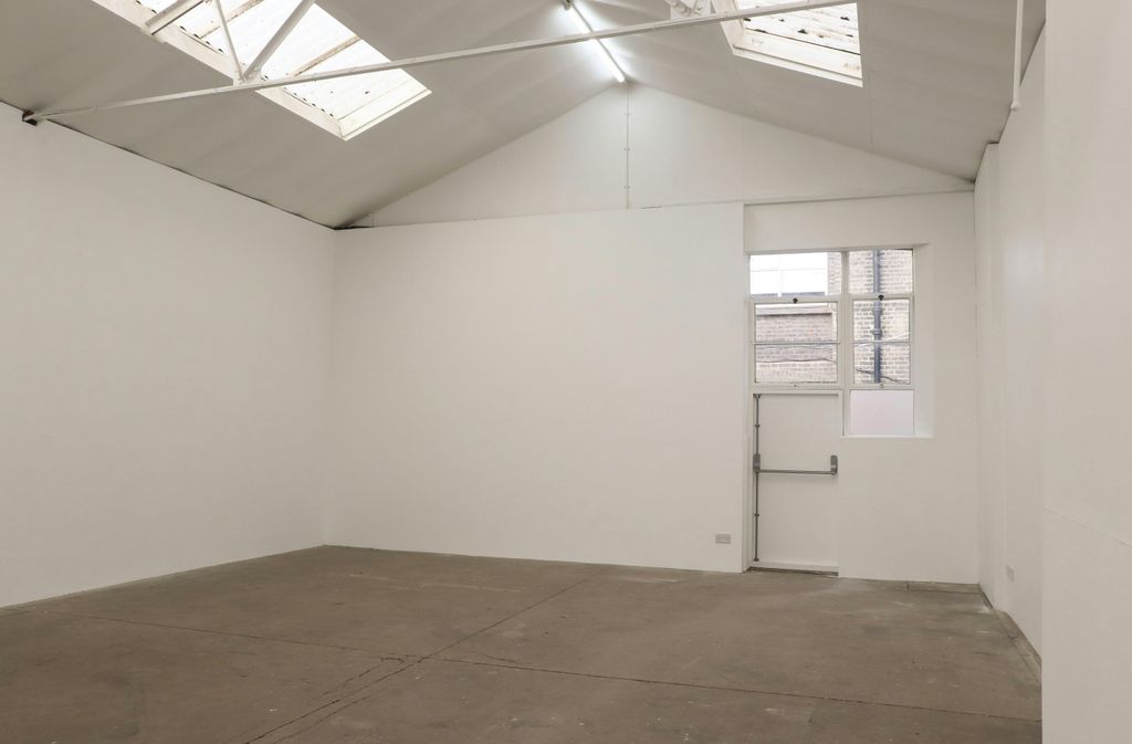 Property photo 3 of 7 Photographic Studio