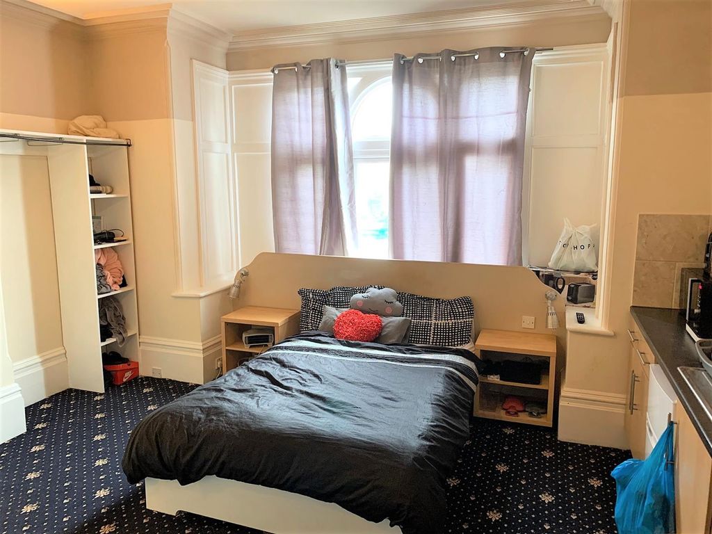 Property photo 2 of 3