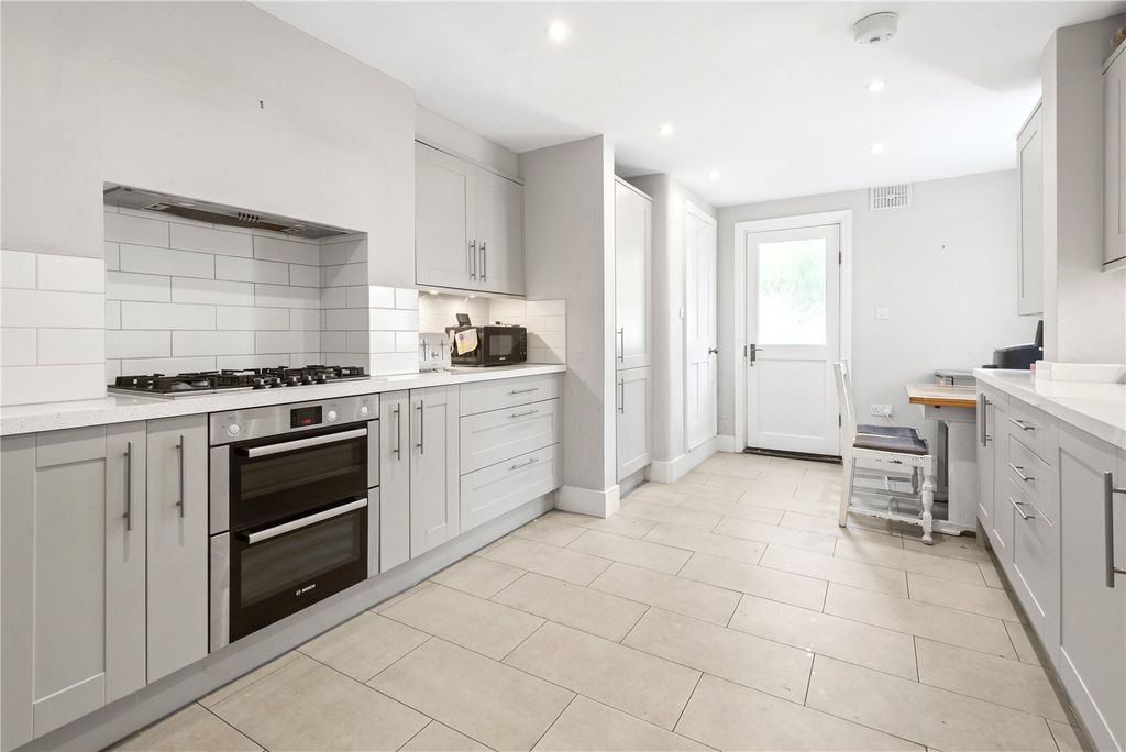 Property photo 3 of 7 Kitchen