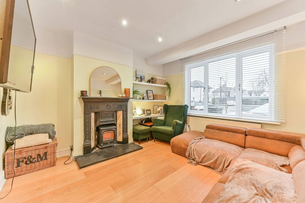 Property photo 2 of 16