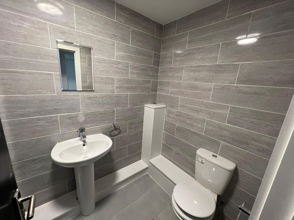 Property photo 2 of 3 Bathroom