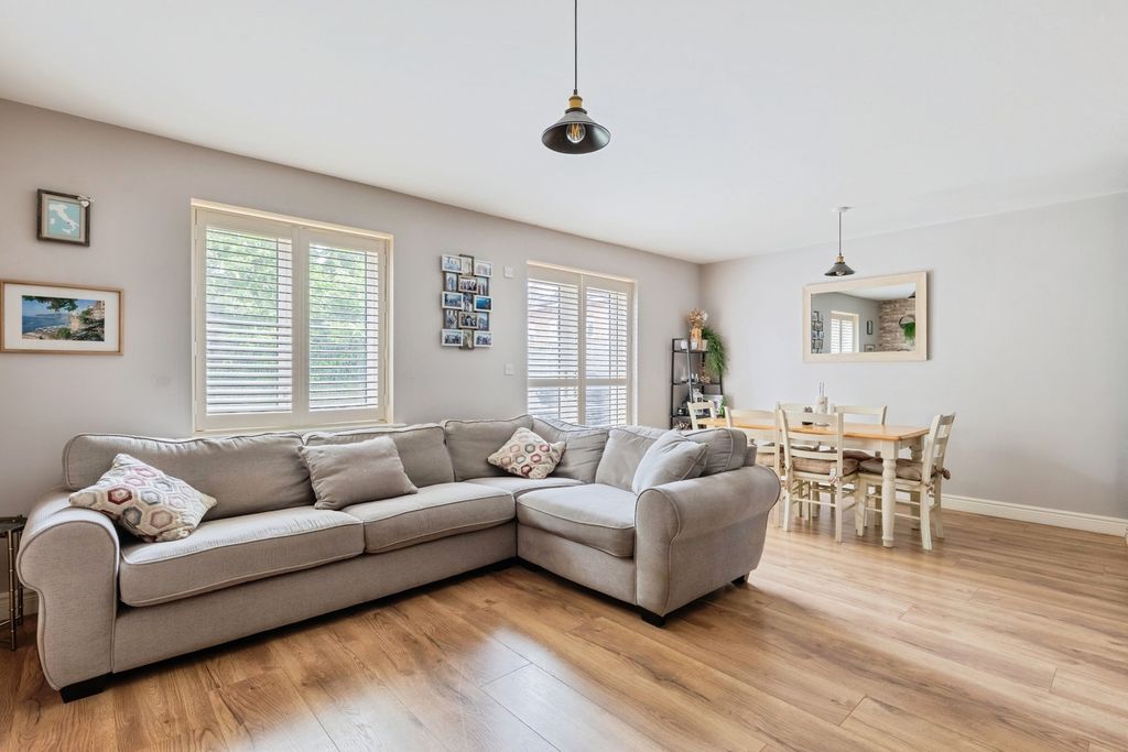 Property photo 2 of 18 Pbox-Img.Jpg