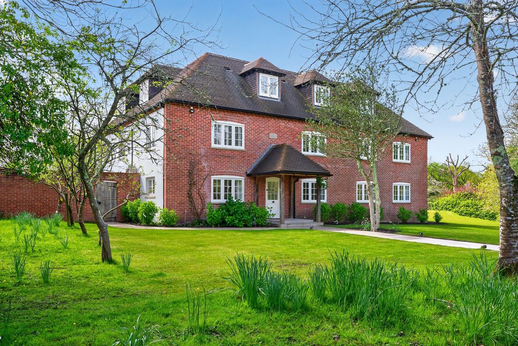 7 bed country house for saleBlytheswood, Graffham, Petworth GU28