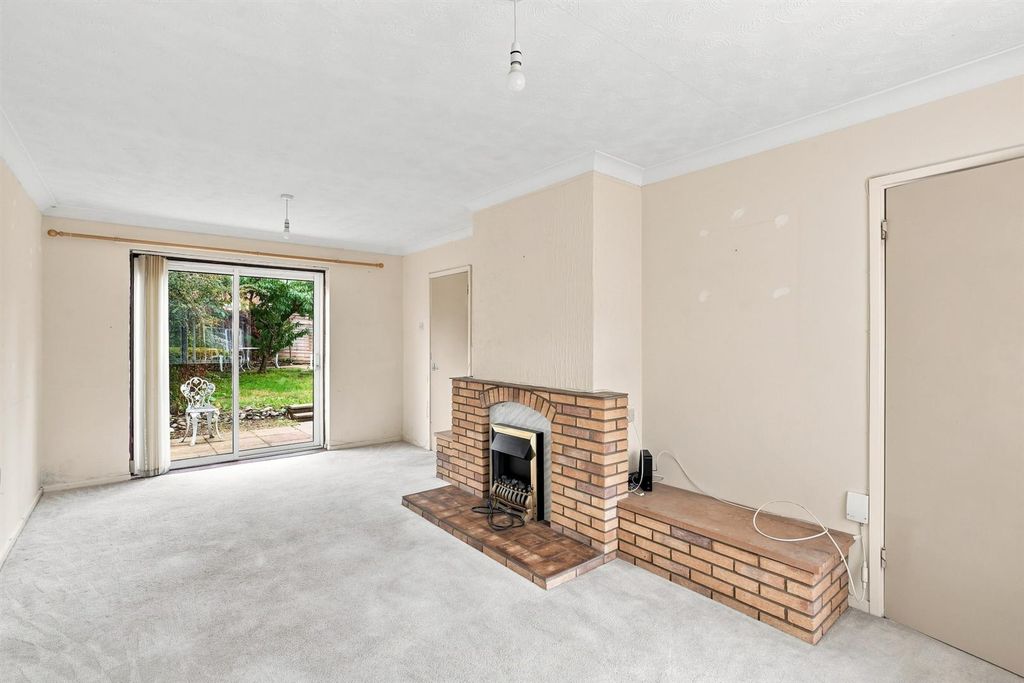 Property photo 2 of 19 176-Northfields-010.Jpg