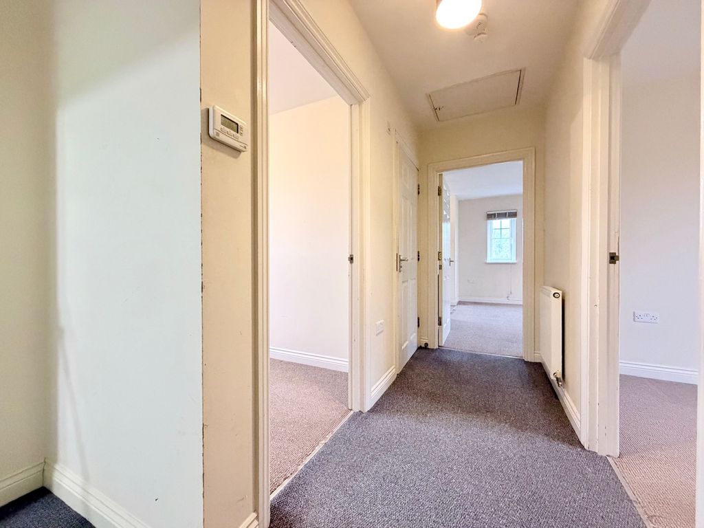 Property photo 3 of 13 Entrance Hall