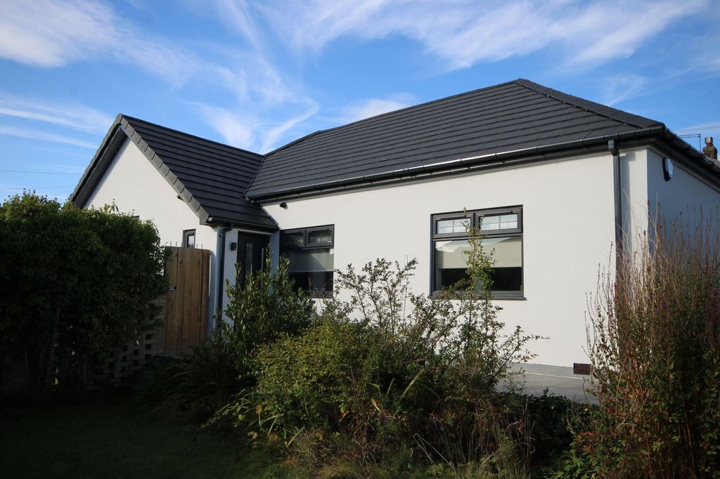 Property photo 1 of 32