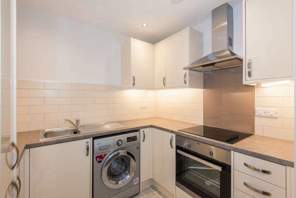 Property photo 1 of 8 Kitchen