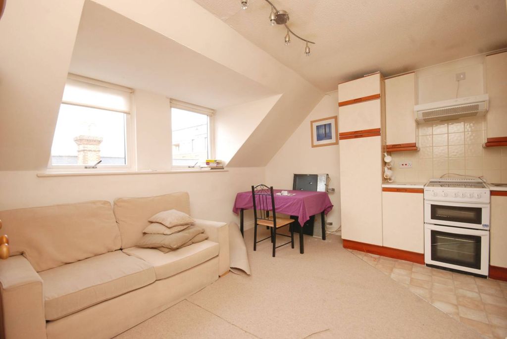 Property photo 3 of 6