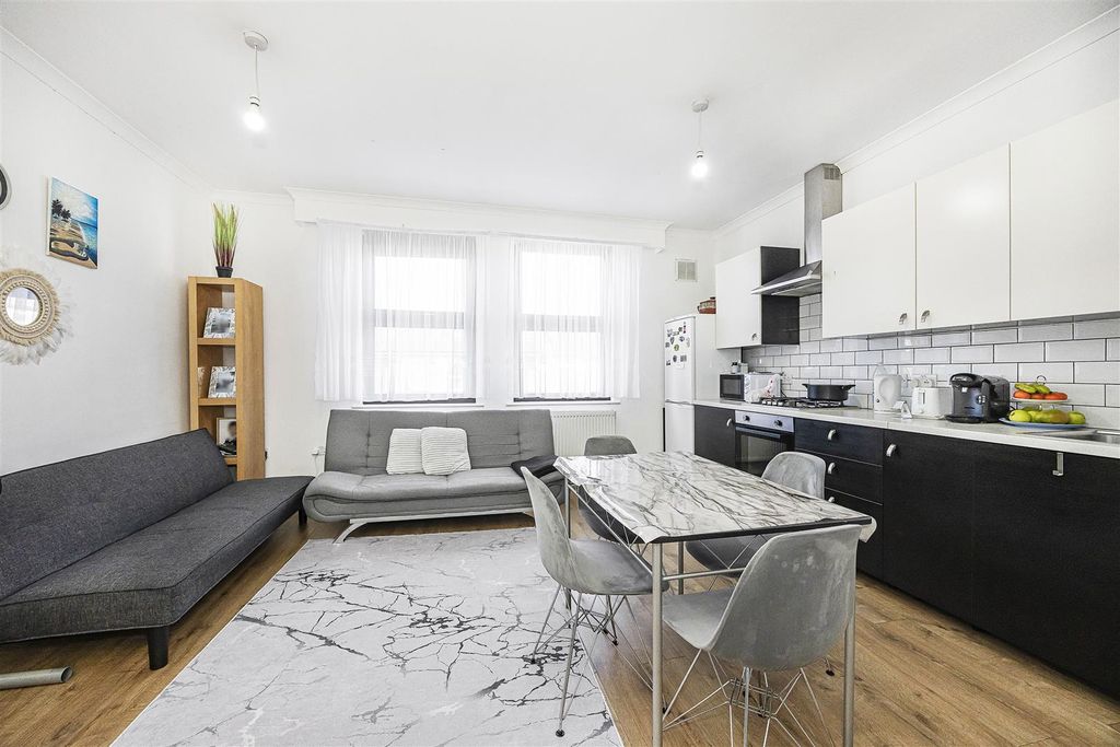 Property photo 3 of 13 9