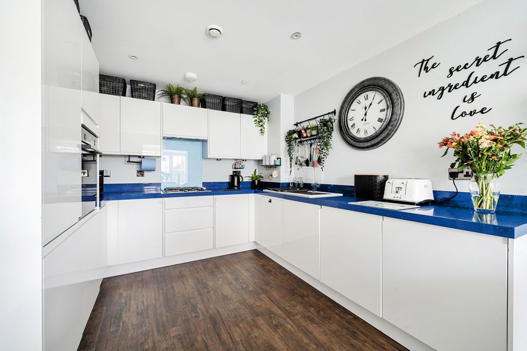 Property photo 2 of 21 Kitchen