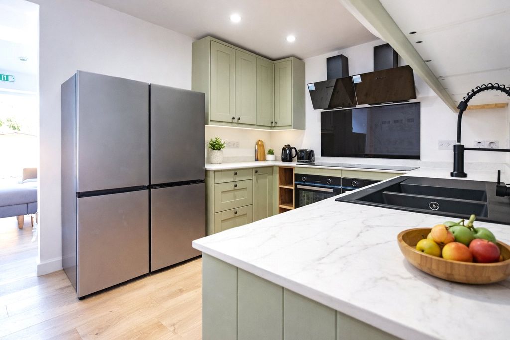 Property photo 2 of 12 Picture No. 29