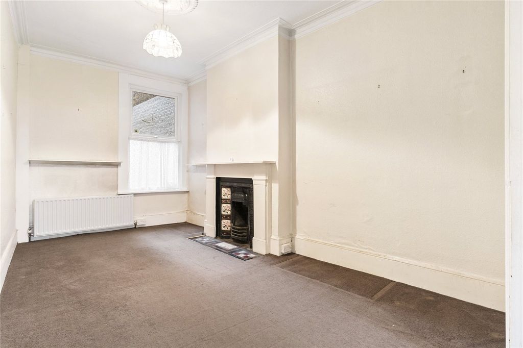 Property photo 3 of 9 Reception