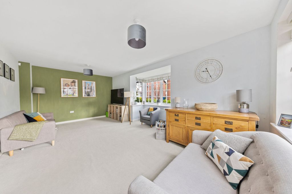 Property photo 2 of 27