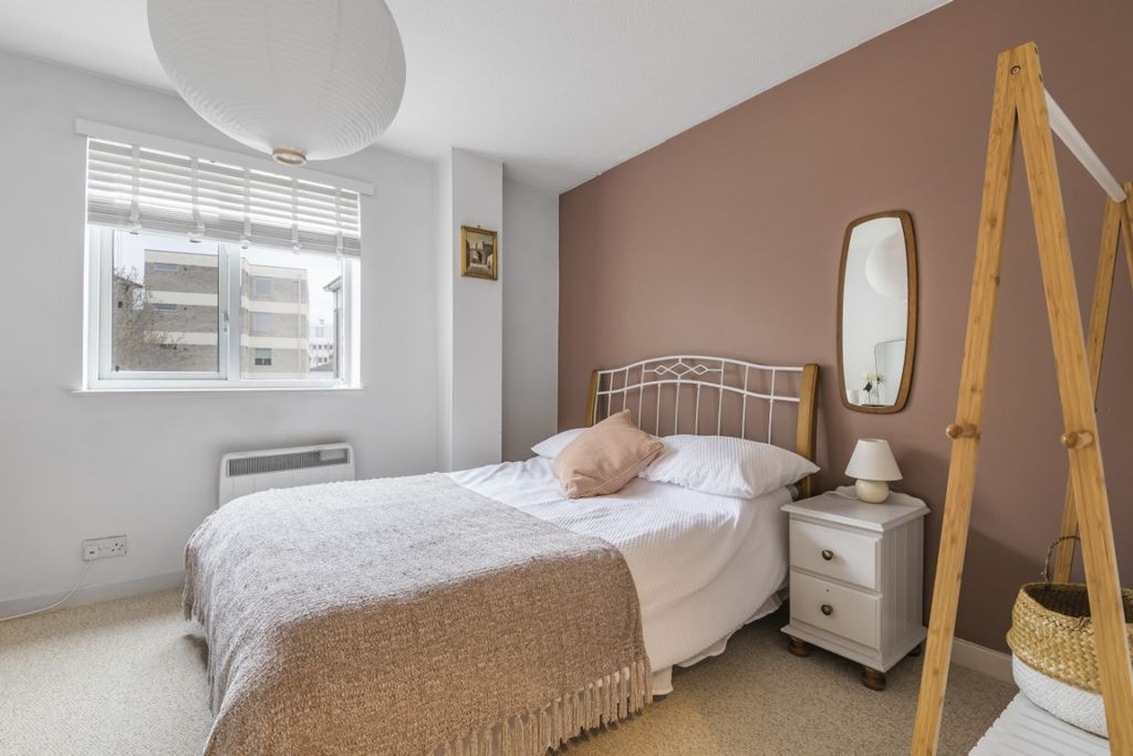 Property photo 2 of 5 832403 (4)