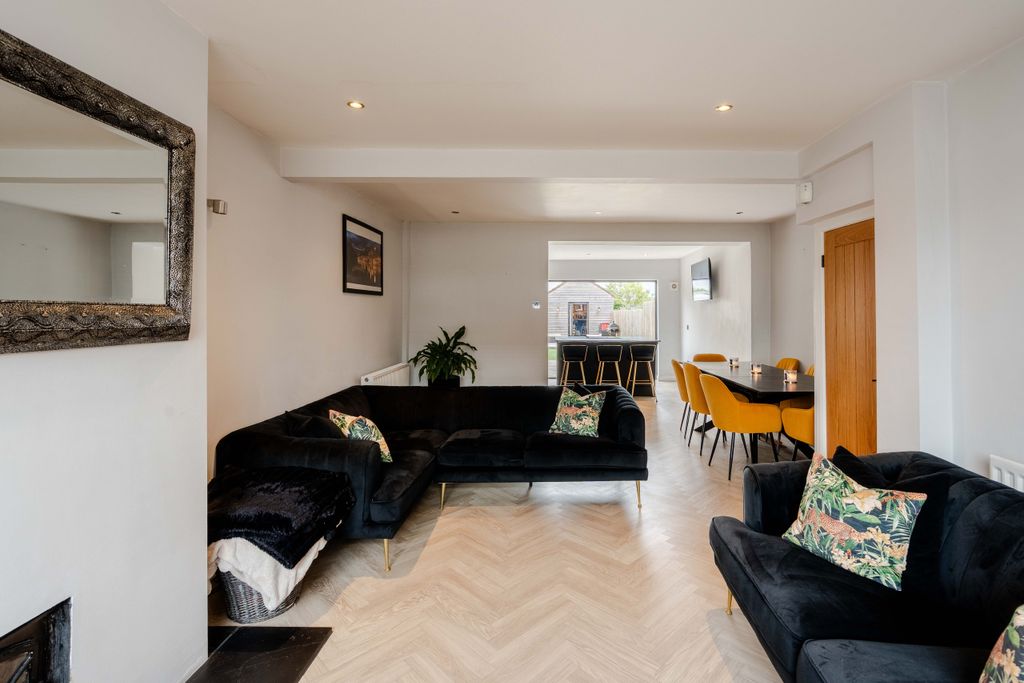 Property photo 1 of 28 1