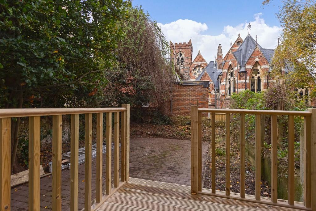 Property photo 2 of 8 5A Denmark Villas_6.Jpg