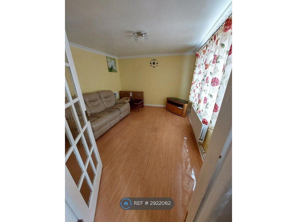 Property photo 2 of 15 Living Room/Sitting Room