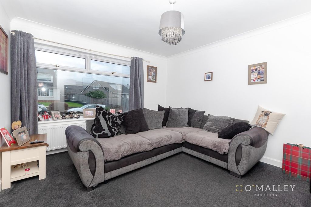 Property photo 3 of 11 Lounge