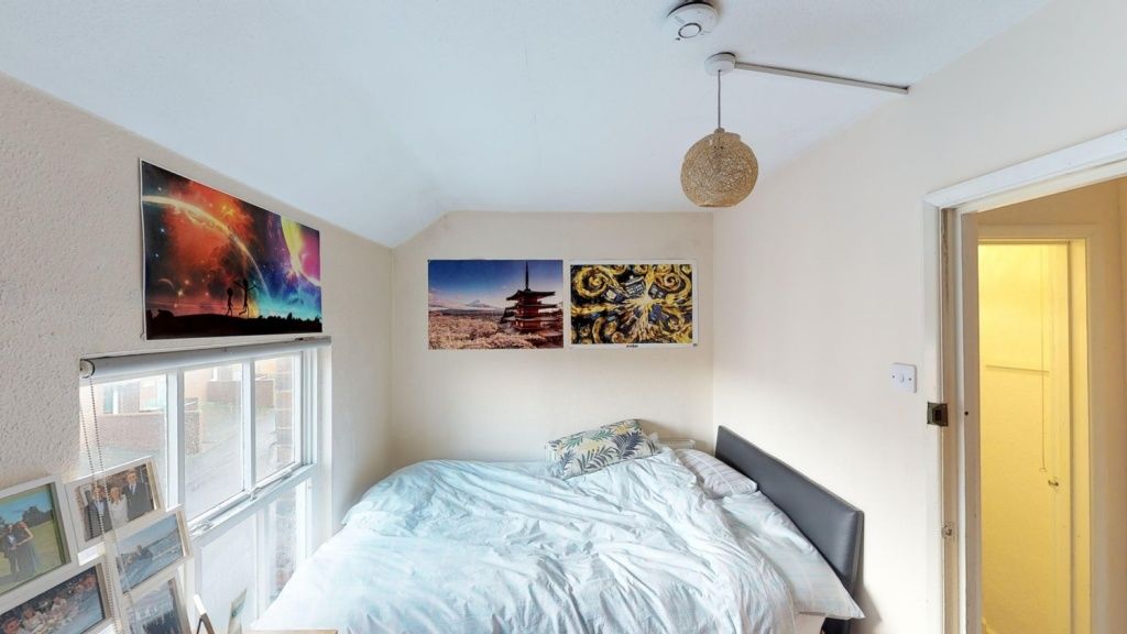 Property photo 1 of 12 Bright And Cozy Double Bedroom Featuring A Comfort...
