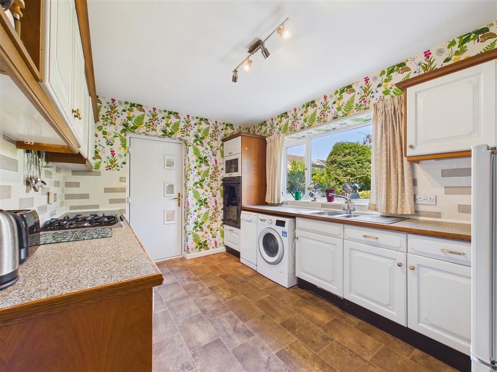 Property photo 2 of 18 Kitchen