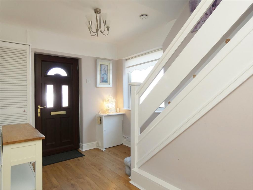 Property photo 3 of 24 Entrance Hall