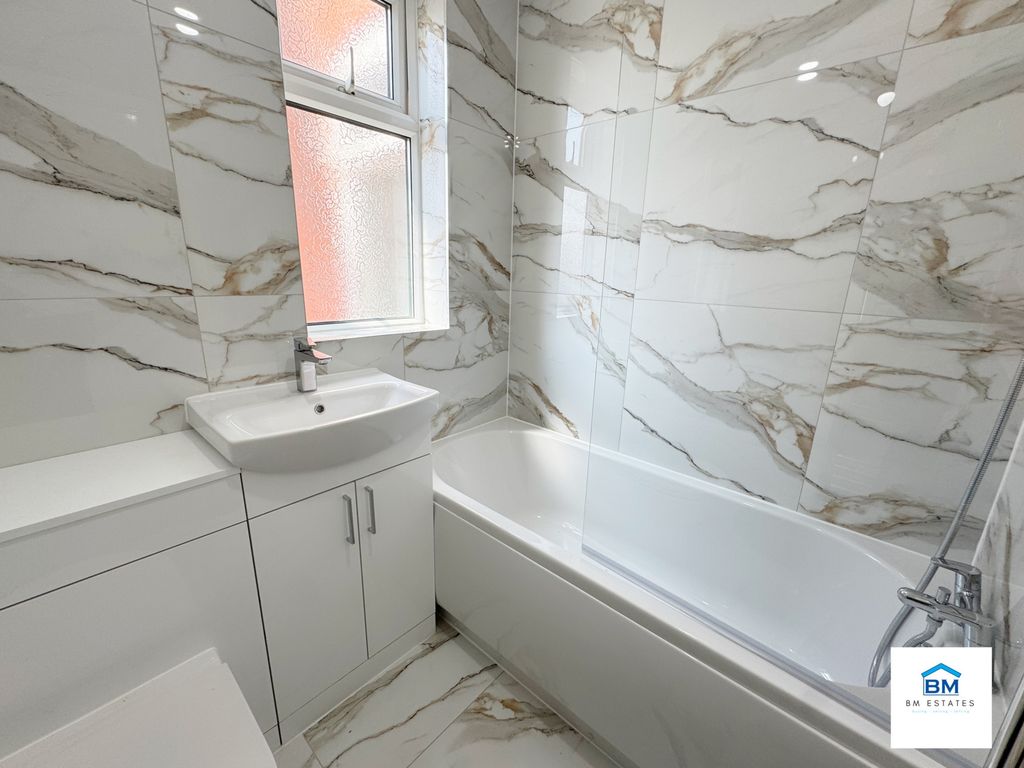 Property photo 3 of 9 Family Bathroom