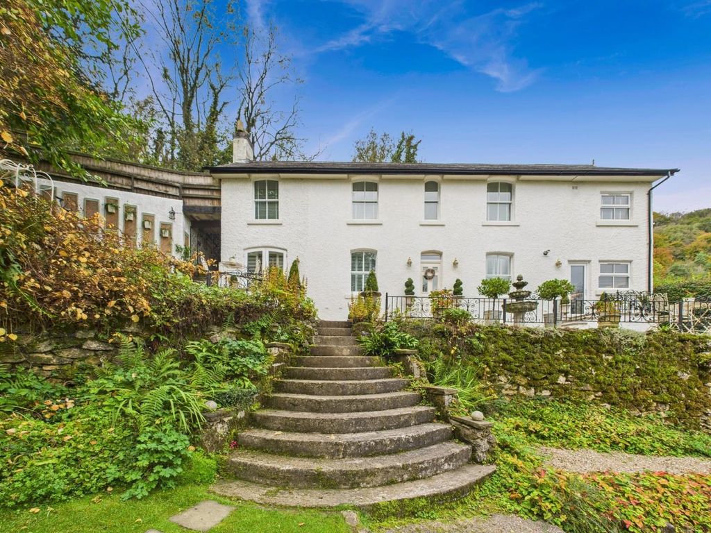 Property photo 1 of 64 Outside &amp; Parking