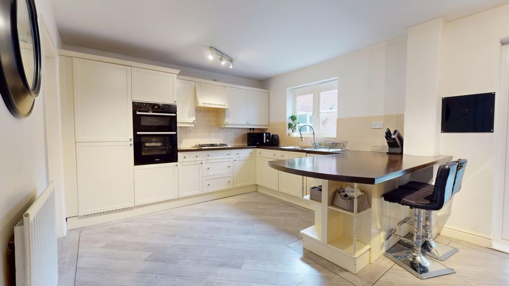 Property photo 2 of 26 4765443