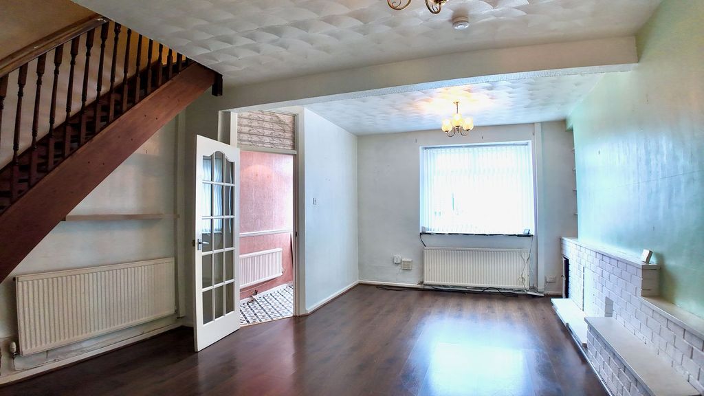 Property photo 2 of 25