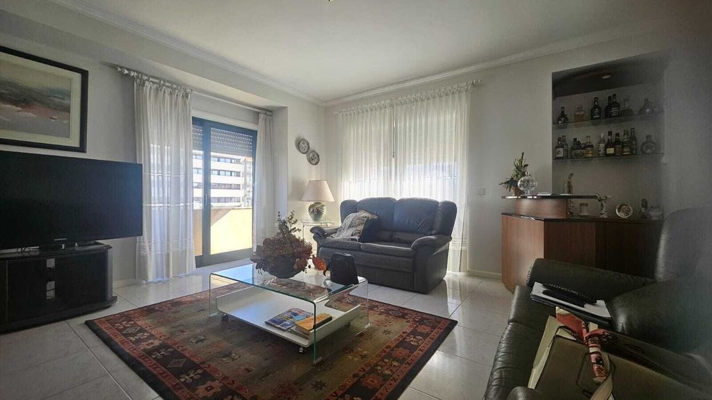 Property photo 1 of 26 Two-Bedroom Apartment In Espinho, 100 m From The Beach, Sea View